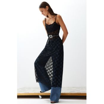 Rochie de dantela fara maneci