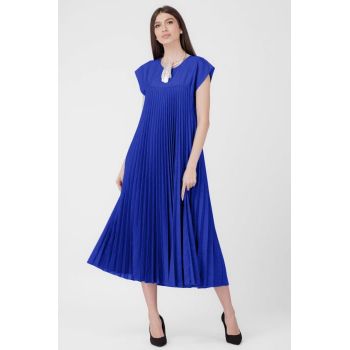Rochie plisata  A-line lunga, material fin si usor creponat, albastra