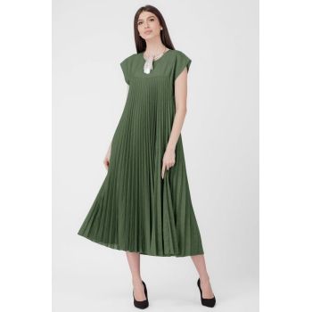 Rochie plisata  A-line lunga, material fin si usor creponat, kaki