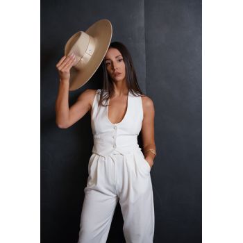 Costum alb cu vesta si pantalon cropped