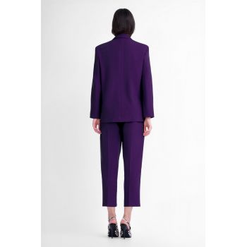 Costum mov cu sacou regular si pantaloni cropped