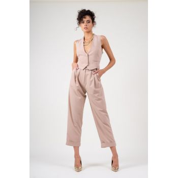 Costum nude cu vesta si pantalon cropped Costum nude cu vesta si pantalon cropped