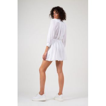 Rochie alba cu drapaj ajustabil