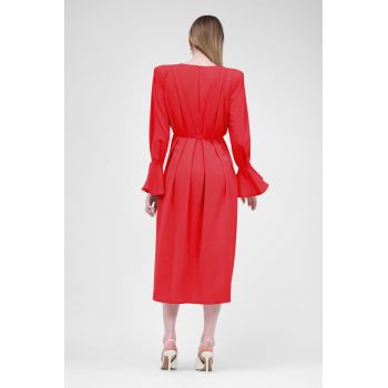 Rochie midi rosie  cu pliuri si umeri proeminenti