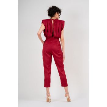Salopeta rosie cu bust drapat si pantalon conic