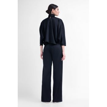 Pantaloni negri asimetrici cu nasture