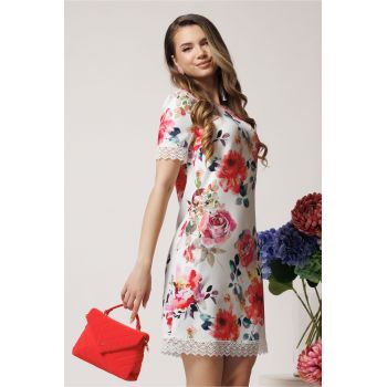 Rochie de zi din stofa alba cu trandafiri roz si dantela