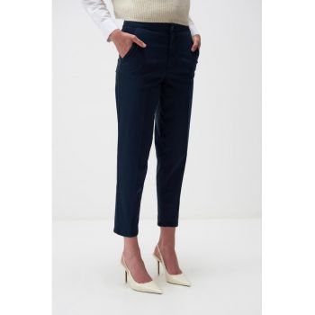 Pantaloni crop din amestec de lyocell