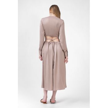 Rochie midi bej cu decupaj in zona taliei
