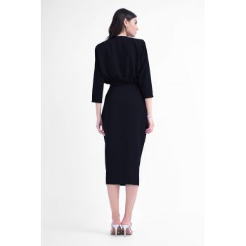 Rochie midi neagra cu bust bluzat si cordon in talie