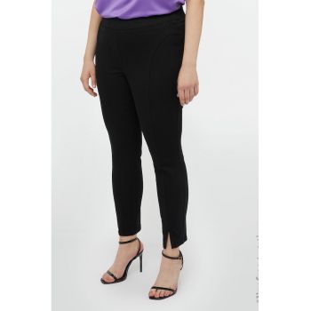 Pantaloni cu slituri frontale