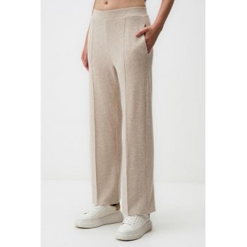 Pantaloni cu croiala ampla si talie elastica