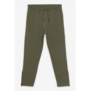Pantaloni slim fit cu terminatii cu fermoar