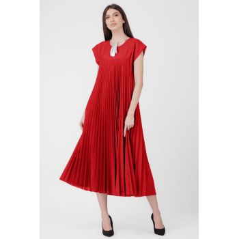 Rochie plisata  A-line lunga, material fin si usor creponat, rosie