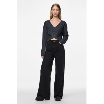 Pulover crop asimetric cu decolteu in V