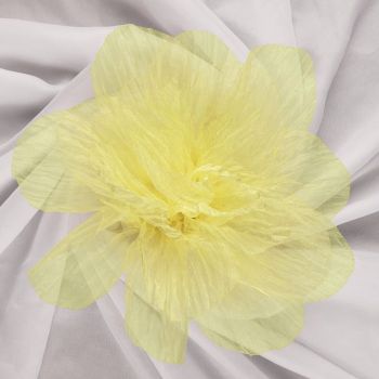 Brosa floare din organza creponata cu diametru de 20 cm, cu clips pentru par, galbena