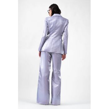 Costum din tafta gri cu sacou cambrat si pantaloni drepti