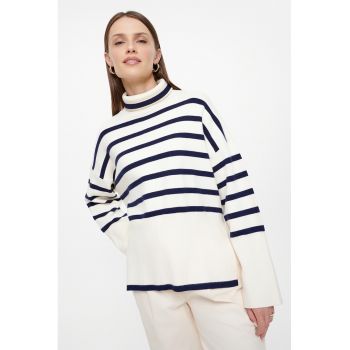 Pulover lejer cu model in dungi si guler inalt ieftin