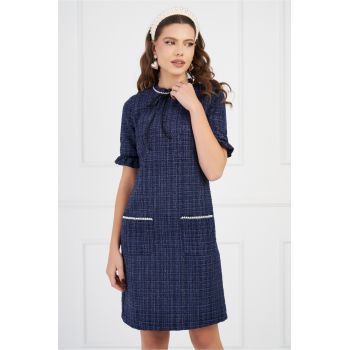 Rochie DY Fashion bleumarin din tweed cu perle la decolteu si buzunare ieftina