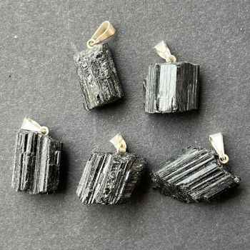 Pandantiv turmalina neagra brut