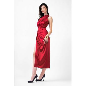 Rochie midi rosie pe un umar cu crapatura pe picior
