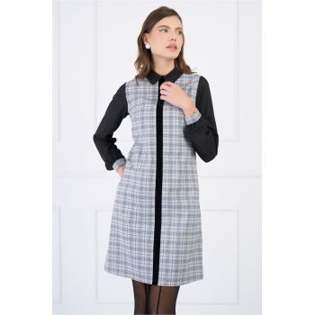 Rochie office din stofa gri cu carouri si maneci negre din voal ieftina