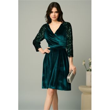 Rochie Ella Collection Sandy eleganta din catifea verde cu paiete pe maneci