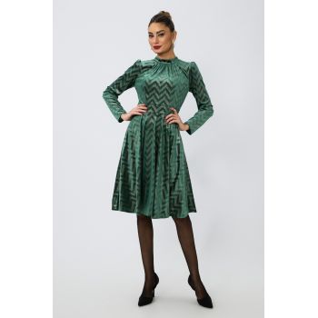 Rochie de ocazie din catifea in clos cu fir auriu Moze Ilenia Verde