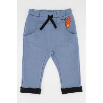 Pantaloni sport cu terminatie rasucita