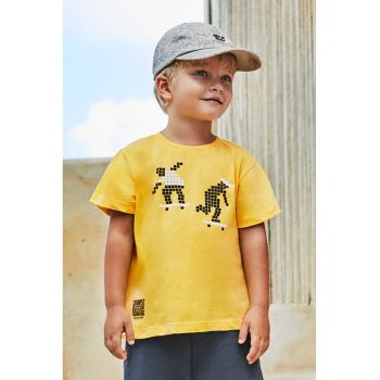 Tricou cu volane si decolteu la baza gatului