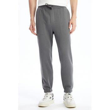 Pantaloni de trening cu detaliu text
