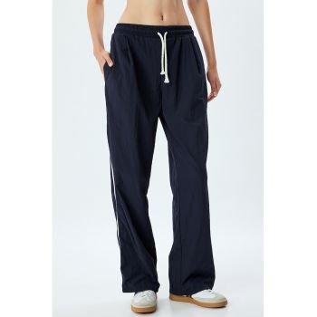 Pantaloni regular fit de trening cu snur