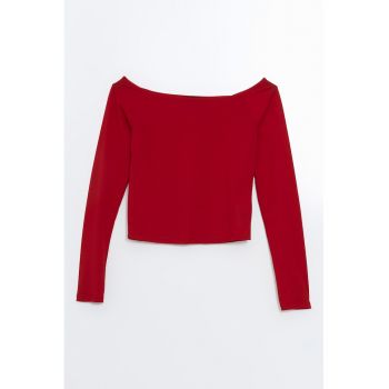 Bluza crop cu decolteu barcuta