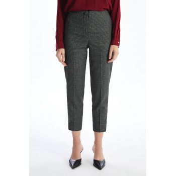 Pantaloni conici cu talie inalta