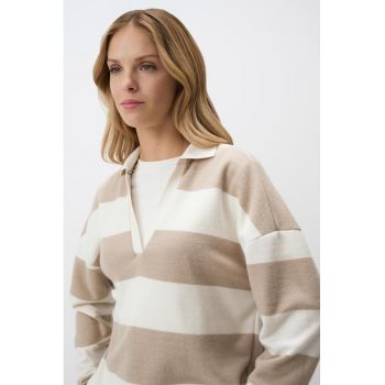 Pulover polo cu model in dungi