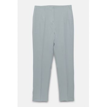 Pantaloni cu croiala conica si model uni