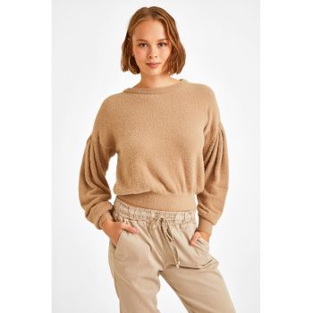 Pulover din material teddy cu decolteu la baza gatului si maneci cazute