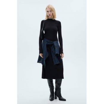 Rochie midi tricotata si striata
