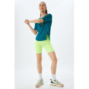 Tricou lejer cu terminatii rotunjite