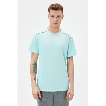 Tricou cu decolteu la baza gatului si model uni