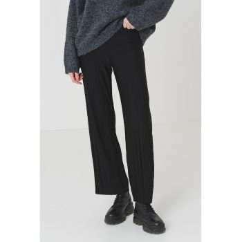 Pantaloni drepti cu pliuri