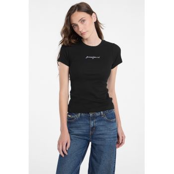 Tricou cu logo si decolteu la baza gatului