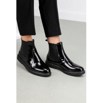 Ghete negre din piele lacuita