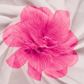 Brosa floare din organza creponata cu diametru de 20 cm, cu clips pentru par, fucsia
