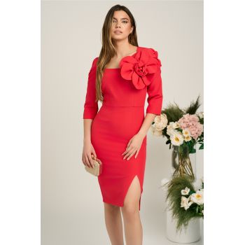Rochie Moze eleganta din stofa rosu zmeura cu floare maxi pe bust