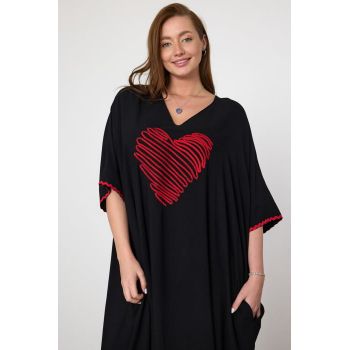 Rochie oversize neagra cu broderie inima rosie