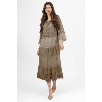 Rochie boho bej inchis, lunga cu volane, din matase naturala cu dantela