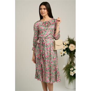 Rochie bej cu flori fucsia si cordon in talie din satin