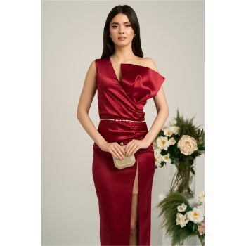 Rochie de seara bordo cu perle in talie pe un umar ieftina