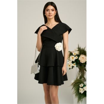 Rochie Moze scurta neagra cu volanase si detaliu floral